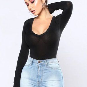 LOT of 12 - Fashion Nova Everyday Long Sleeve Top V Neck Size Small